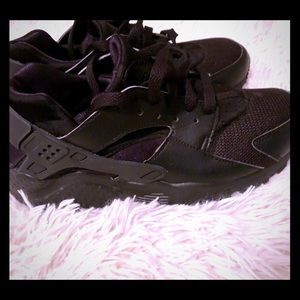 Gently used huraches